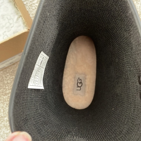 NIB Ugg rain boots - Picture 3 of 3